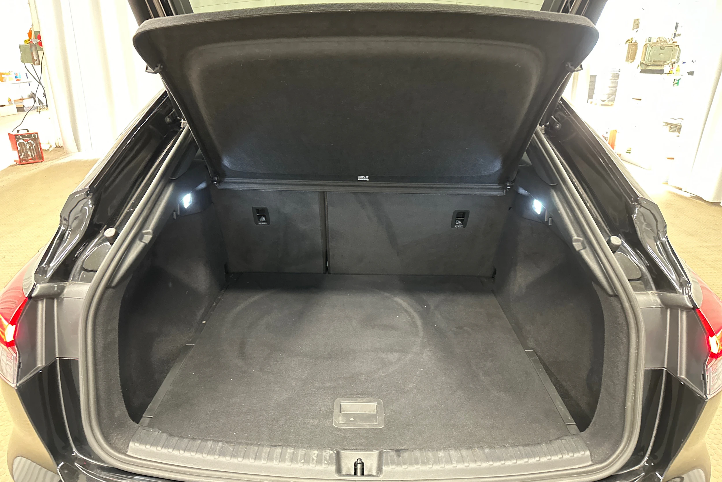 musta Audi Q4 e-tron 2023 kuva 31.