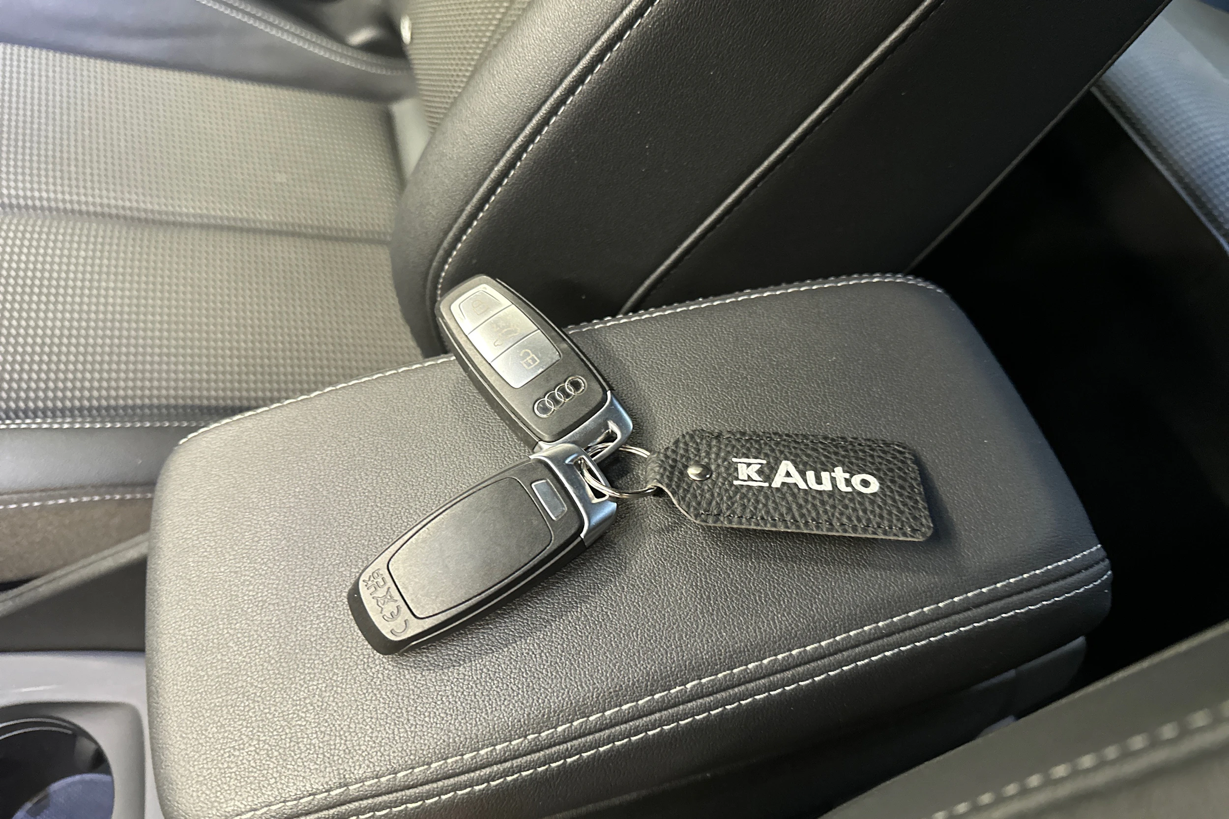 musta Audi Q4 e-tron 2023 kuva 33.