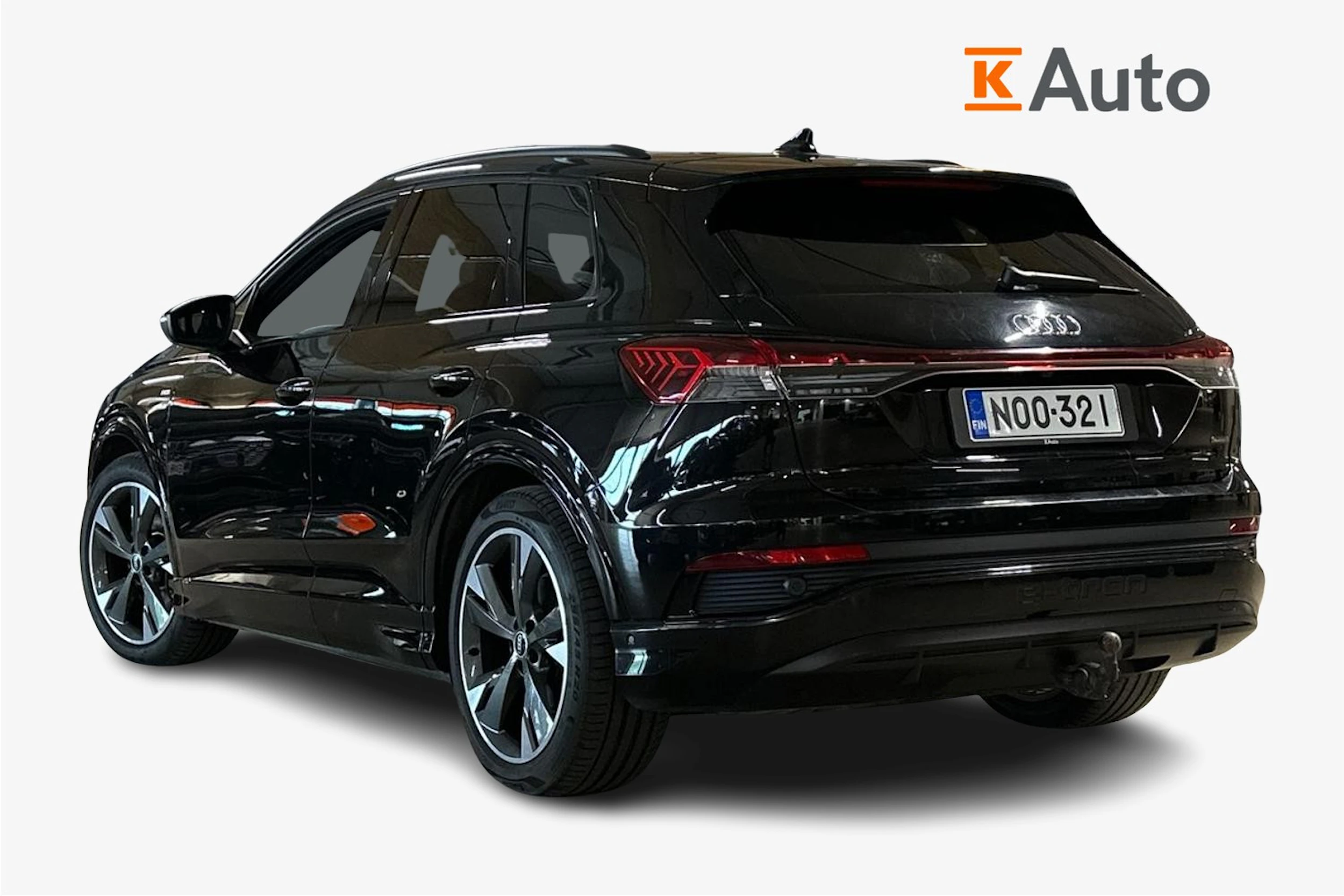 Musta Audi Q4 e-tron 2023 kuva 2.