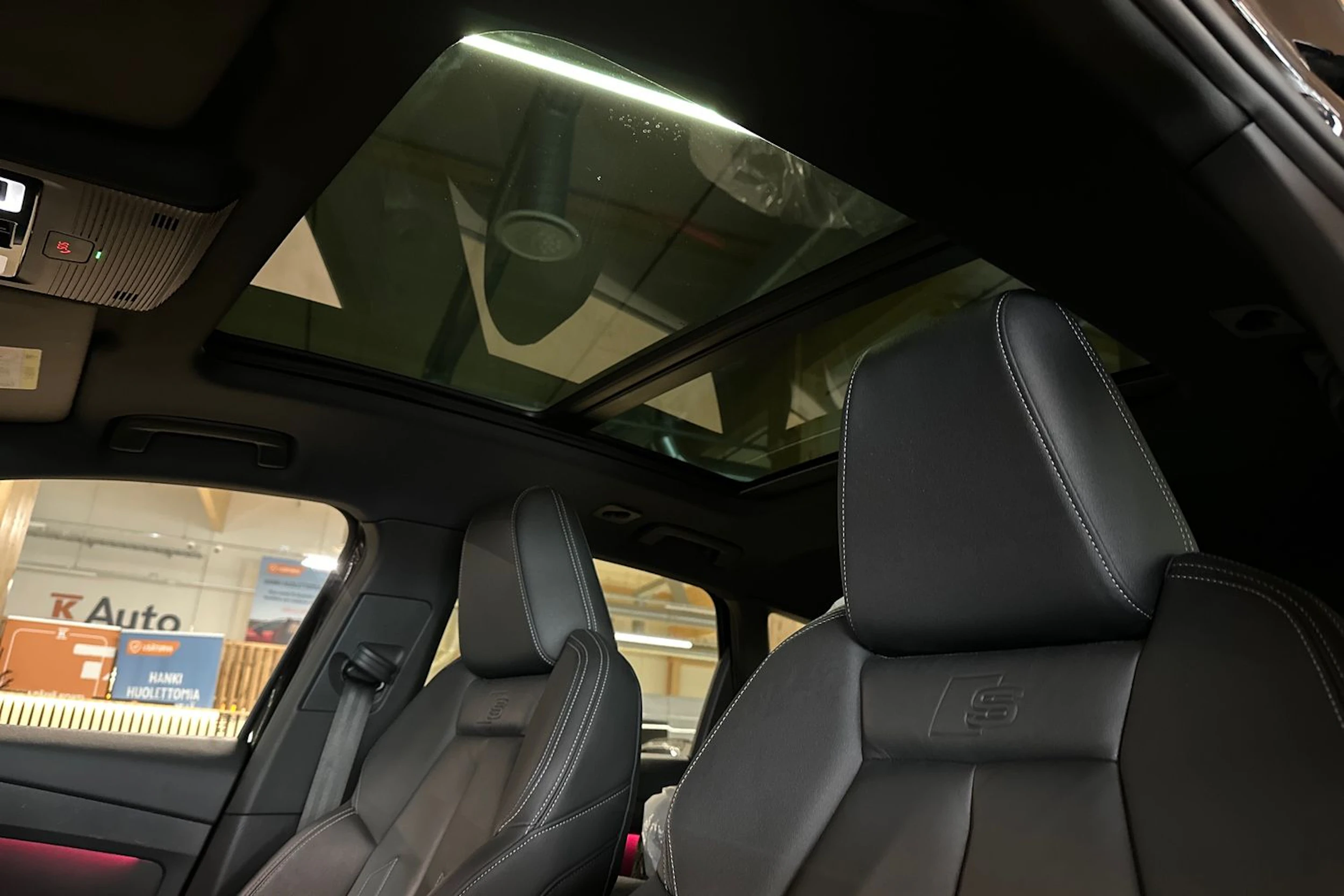 Musta Audi Q4 e-tron 2023 kuva 5.