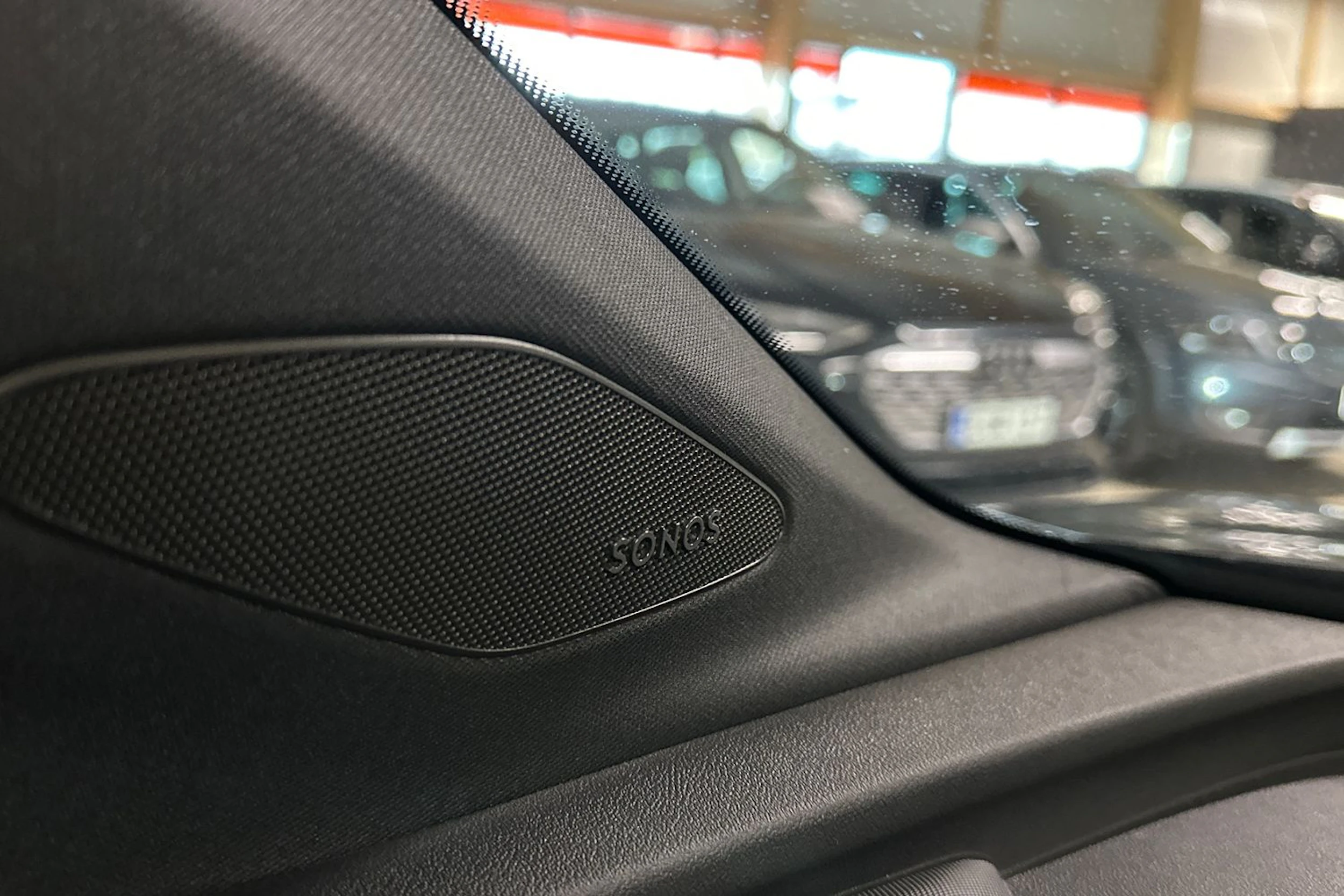 Musta Audi Q4 e-tron 2023 kuva 6.