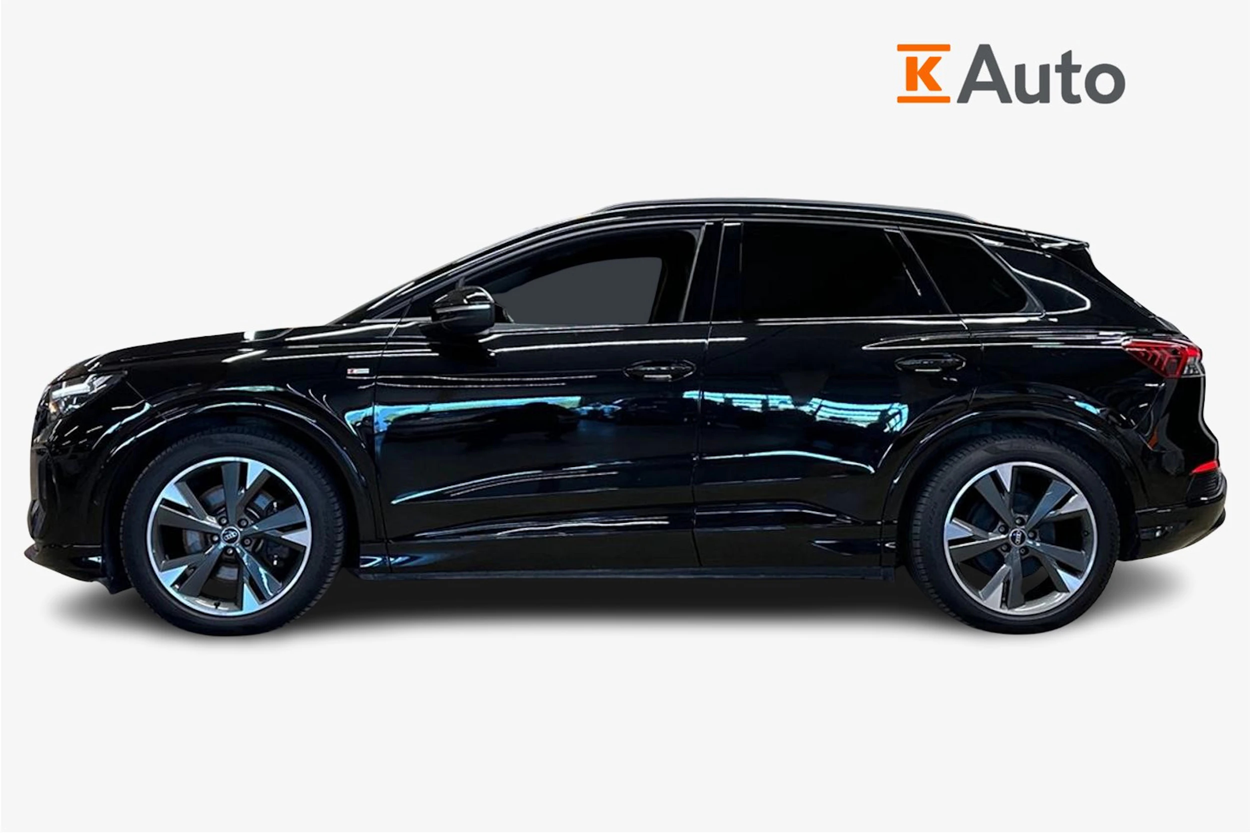 Musta Audi Q4 e-tron 2023 kuva 7.
