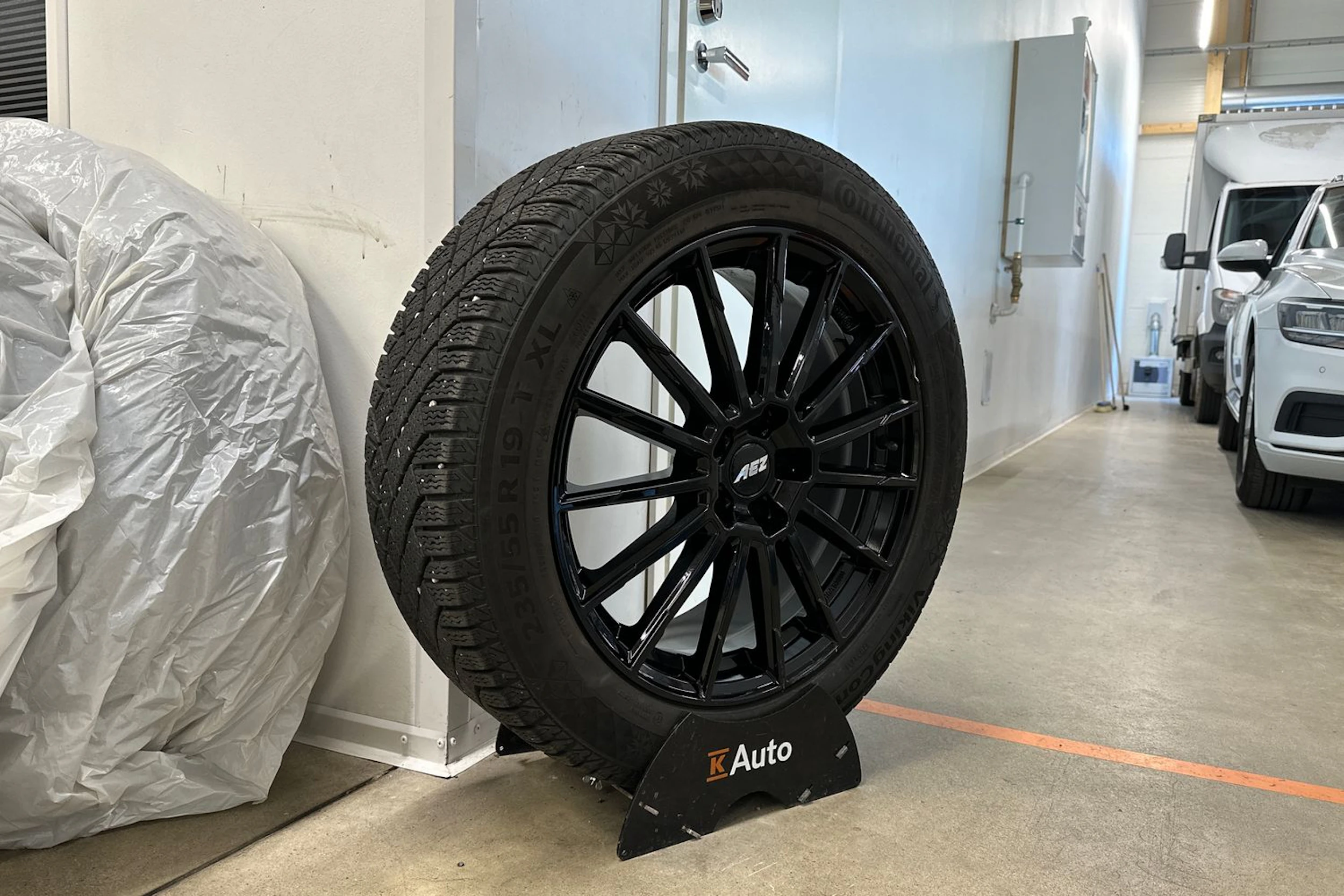 Musta Audi Q4 e-tron 2023 kuva 13.