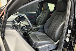 Musta Audi Q4 e-tron 2023 kuva 16.