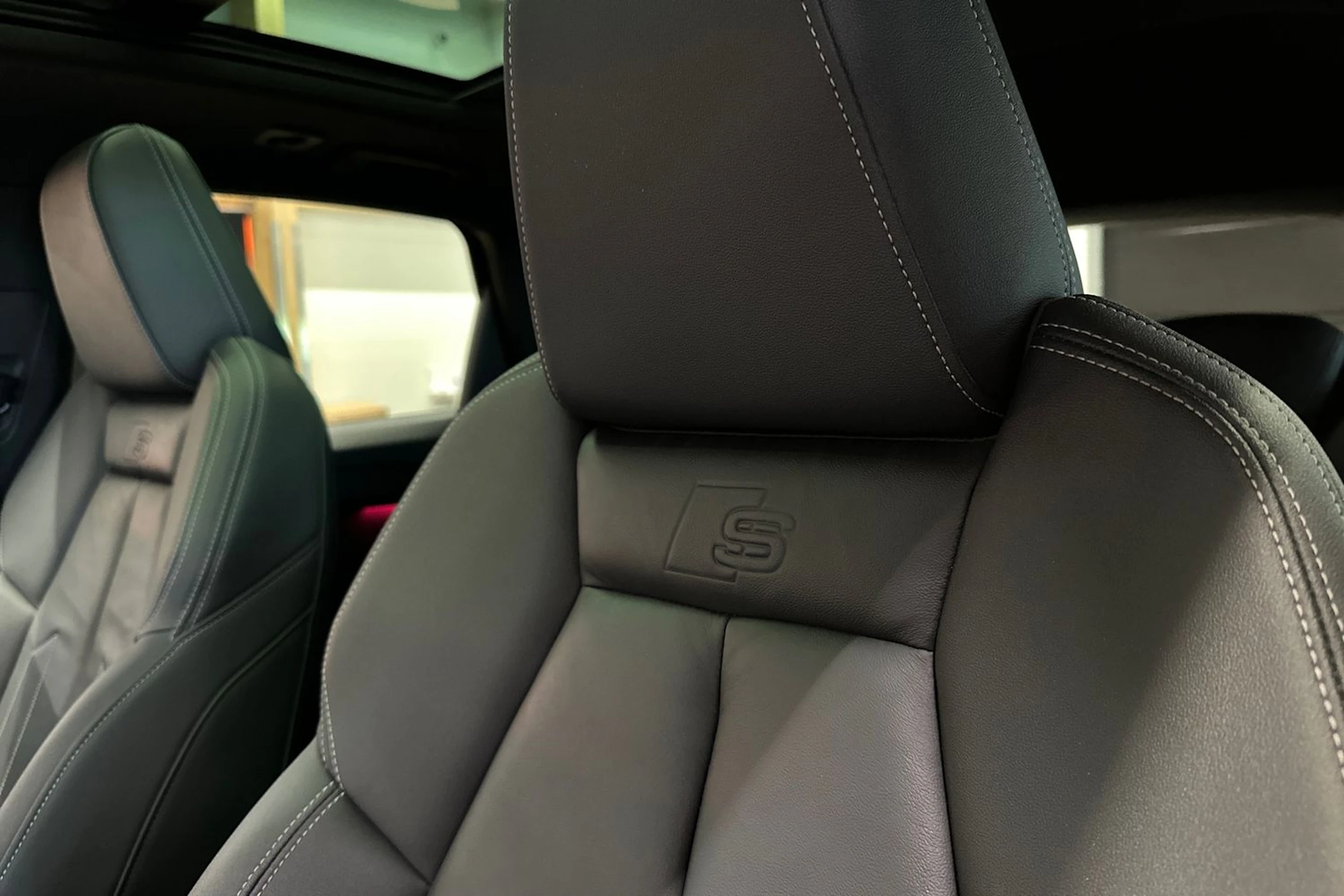 Musta Audi Q4 e-tron 2023 kuva 17.