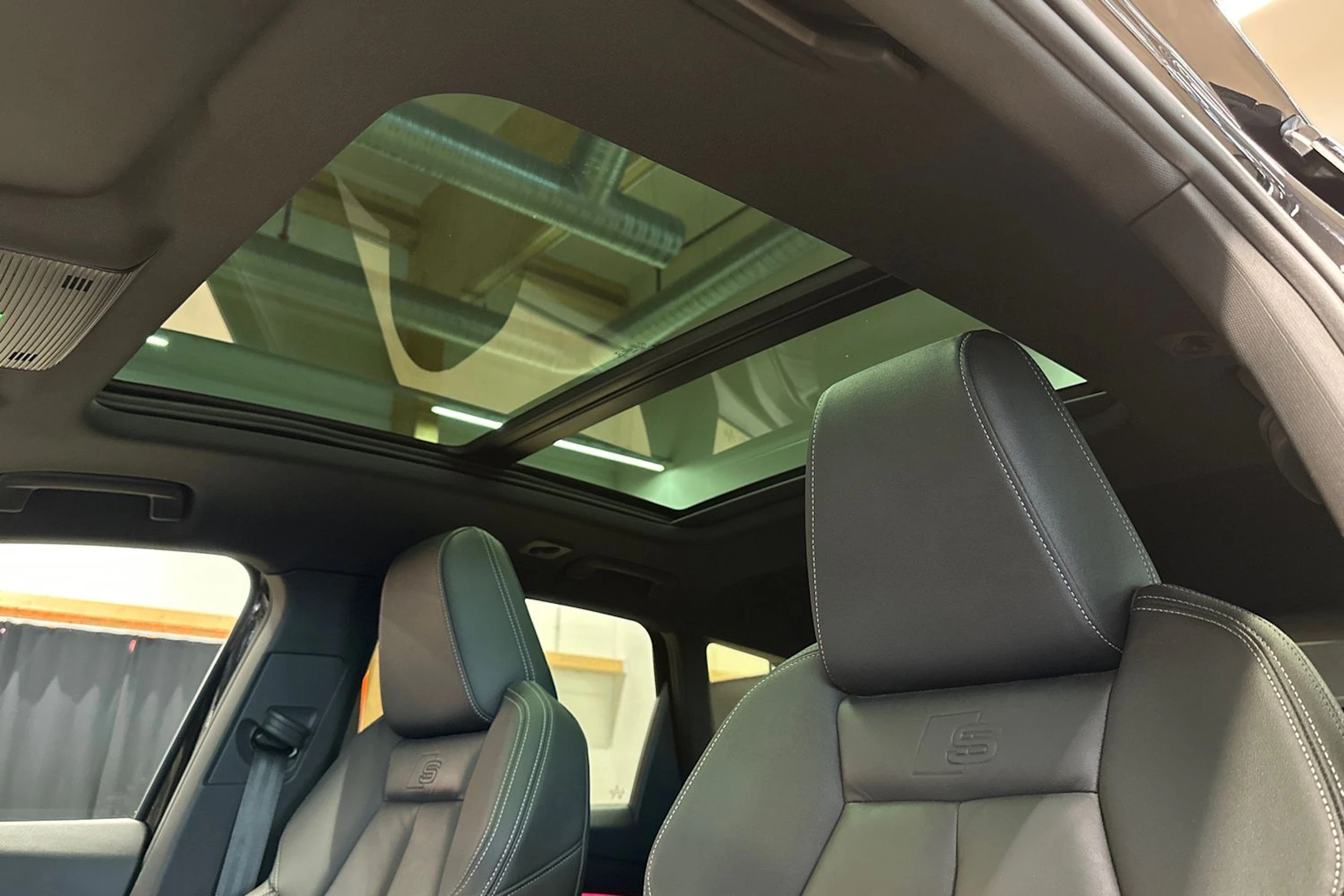 Musta Audi Q4 e-tron 2023 kuva 18.