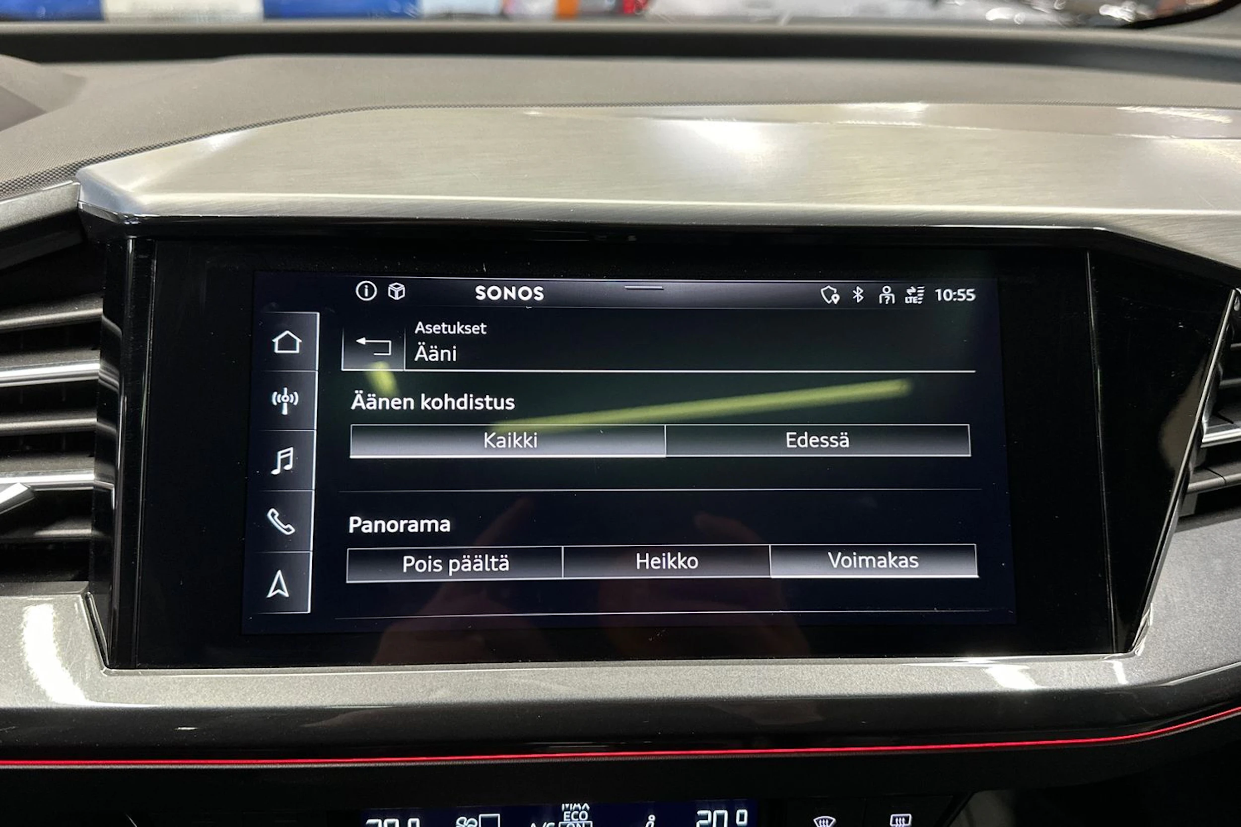 Musta Audi Q4 e-tron 2023 kuva 20.
