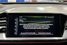 Musta Audi Q4 e-tron 2023 kuva 21.
