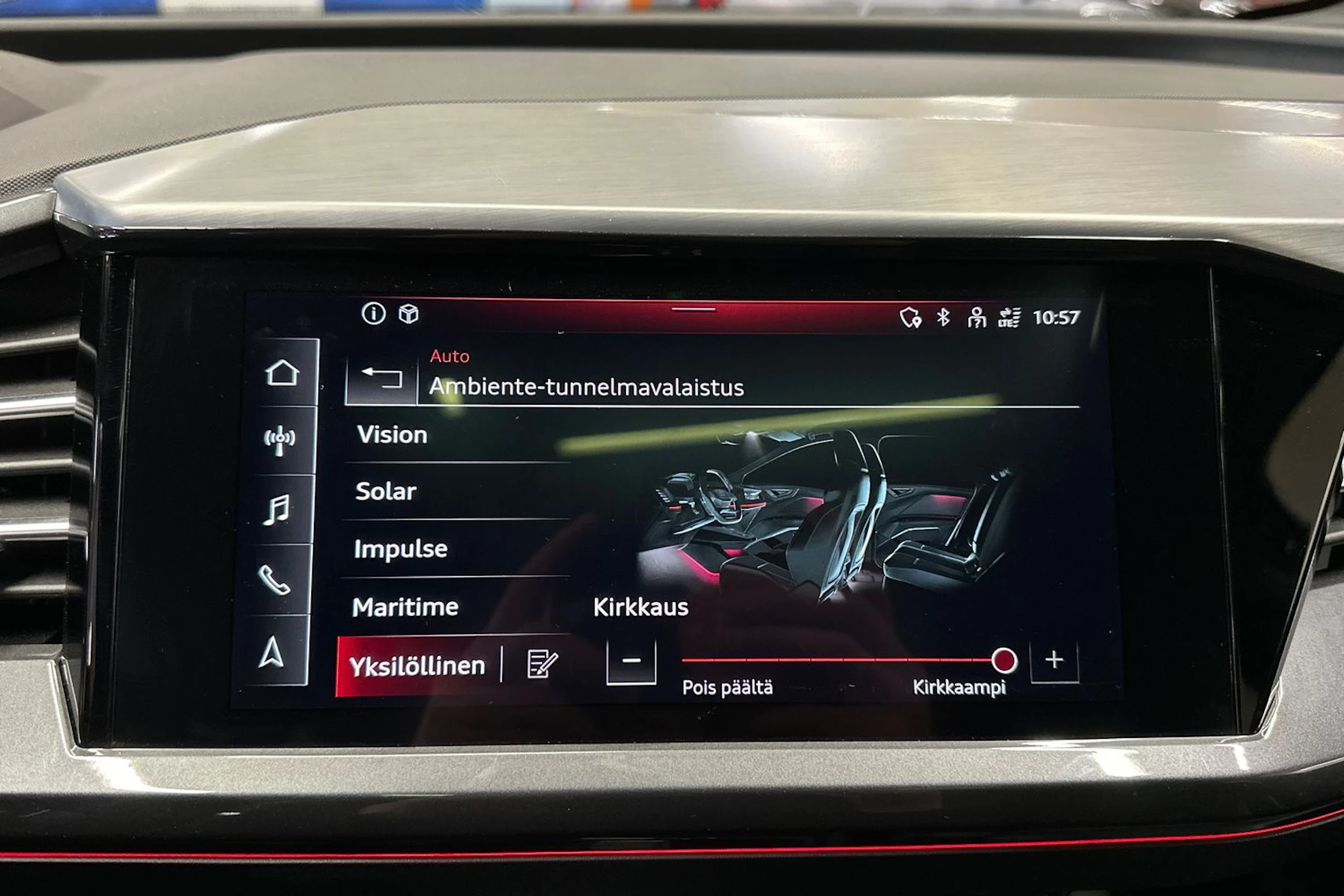 Musta Audi Q4 e-tron 2023 kuva 23.