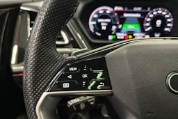 Musta Audi Q4 e-tron 2023 kuva 26.