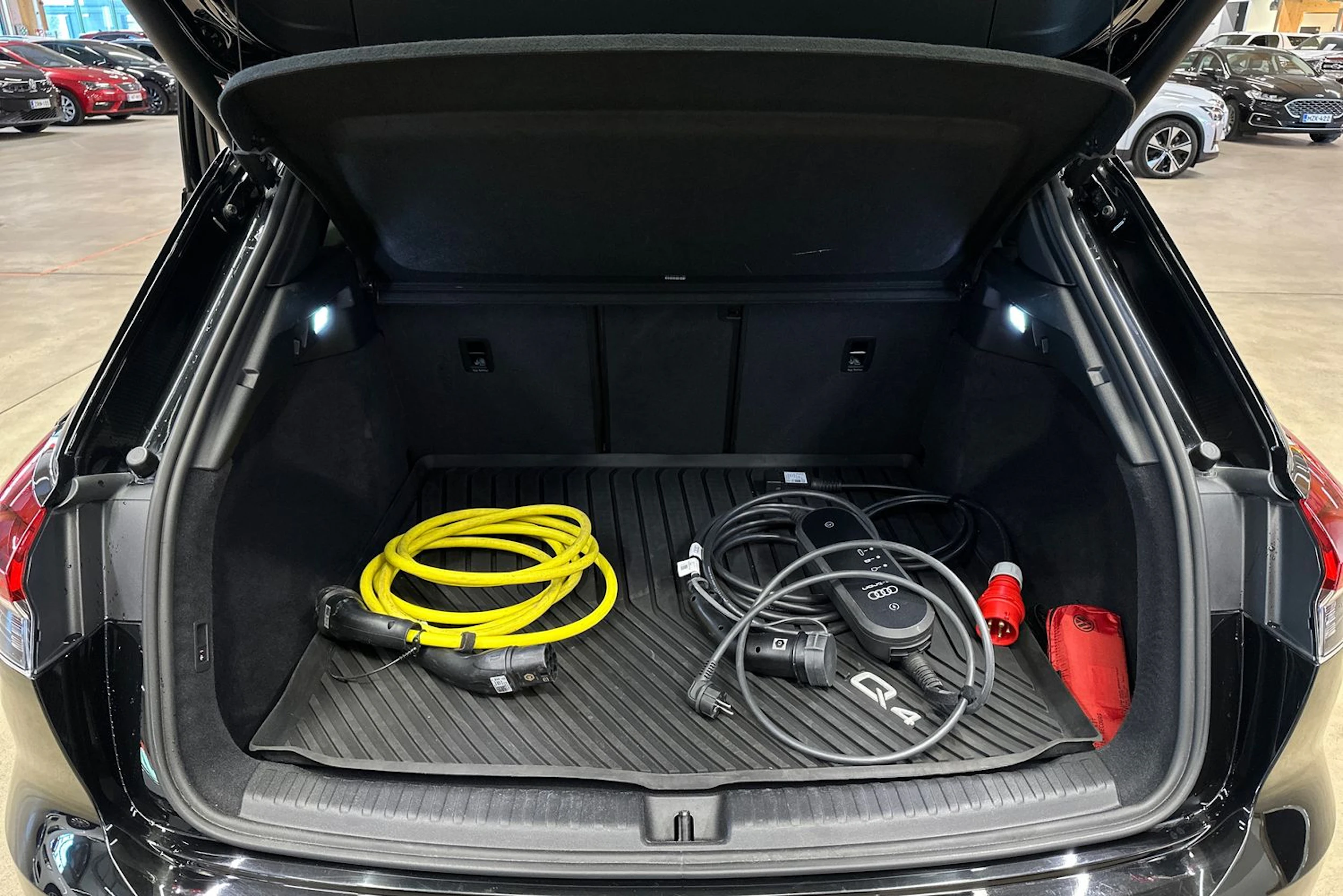 Musta Audi Q4 e-tron 2023 kuva 29.
