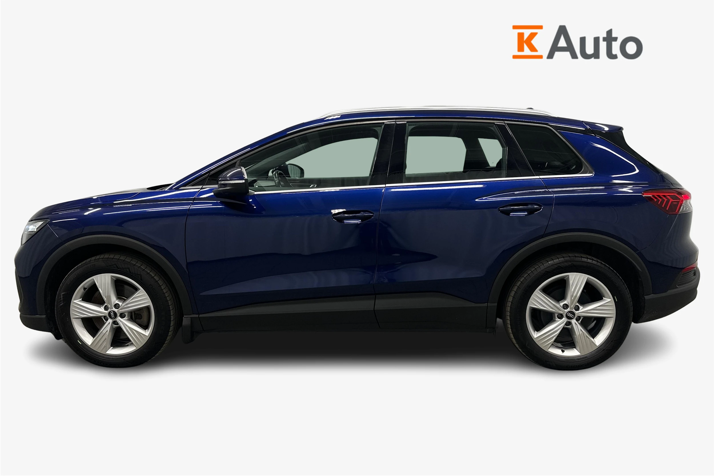 sininen Audi Q4 e-tron 2023 kuva 5.