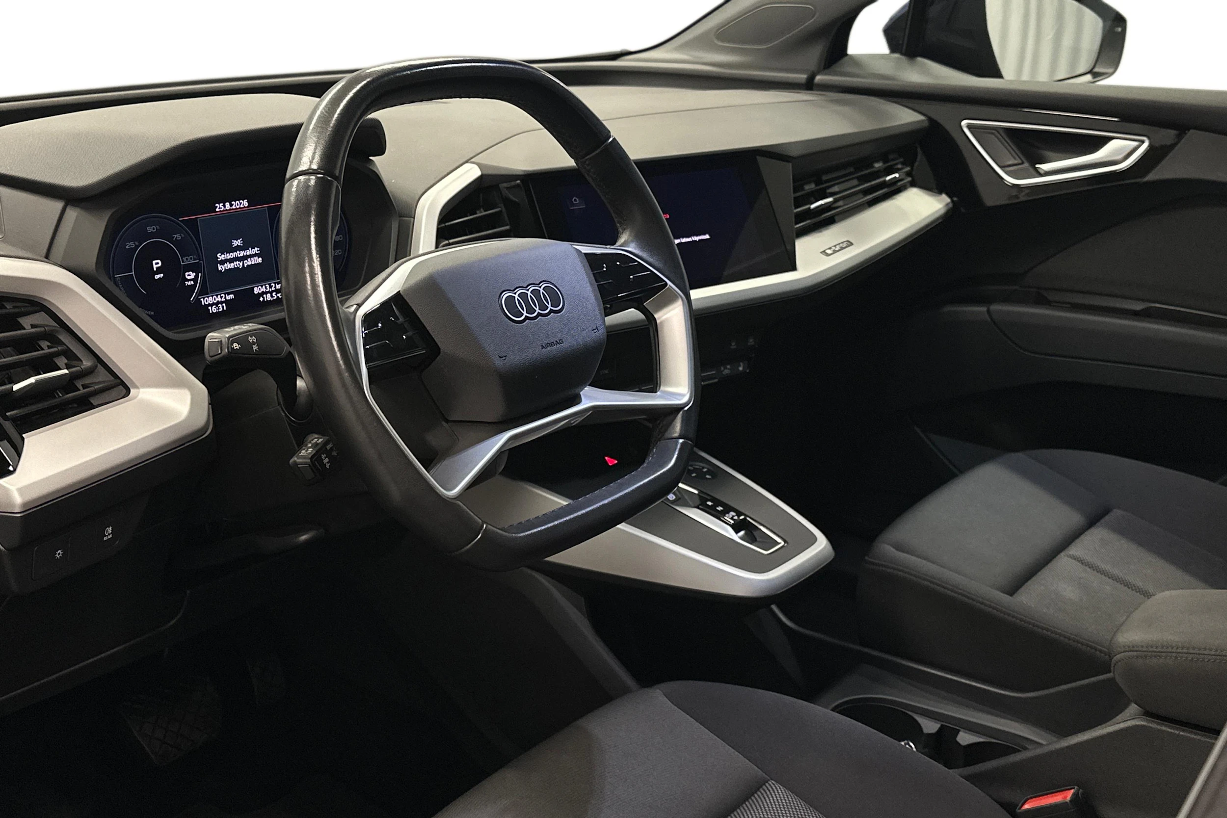 sininen Audi Q4 e-tron 2023 kuva 6.