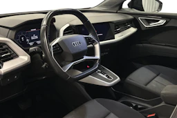 sininen Audi Q4 e-tron 2023 kuva 6.