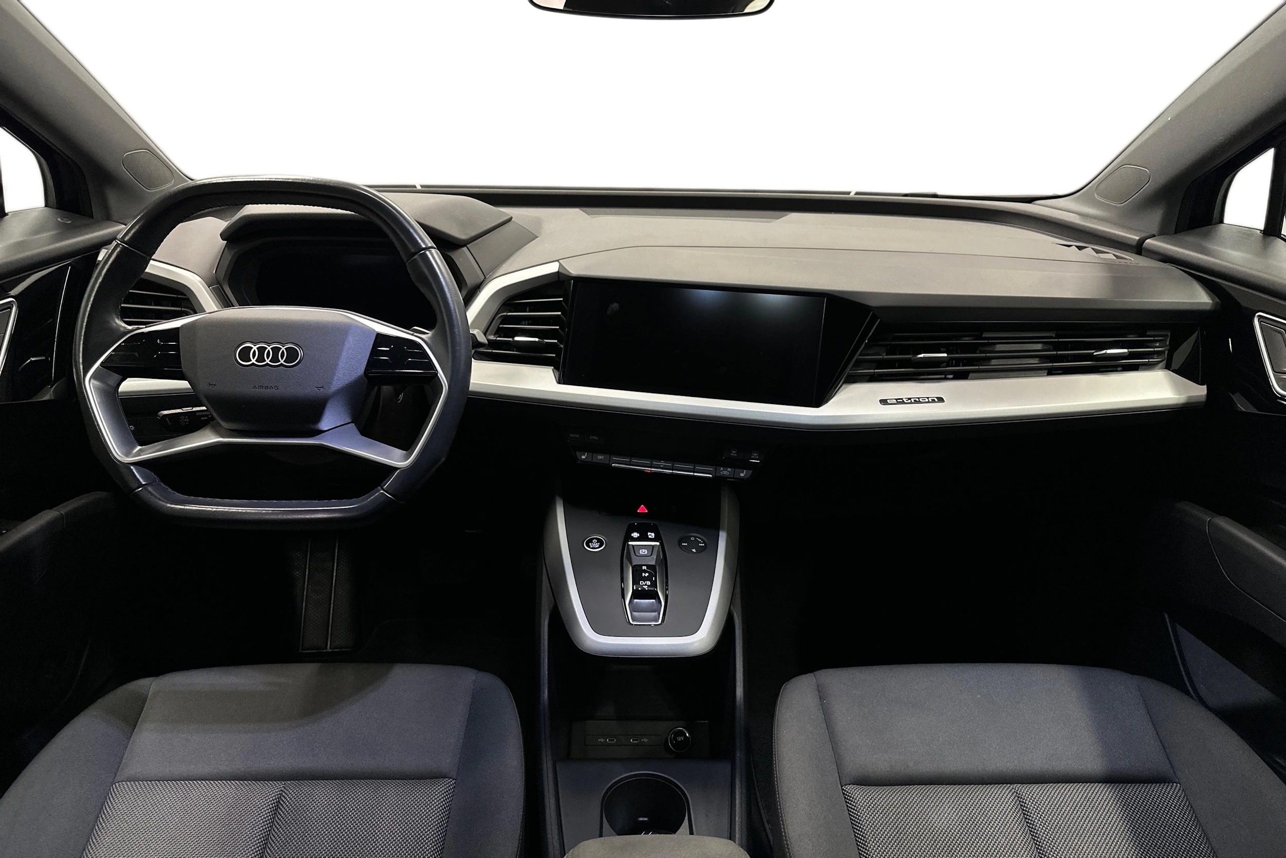 sininen Audi Q4 e-tron 2023 kuva 7.