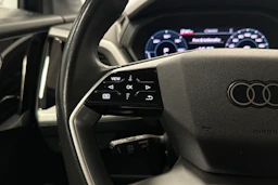 sininen Audi Q4 e-tron 2023 kuva 11.