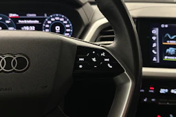 sininen Audi Q4 e-tron 2023 kuva 12.