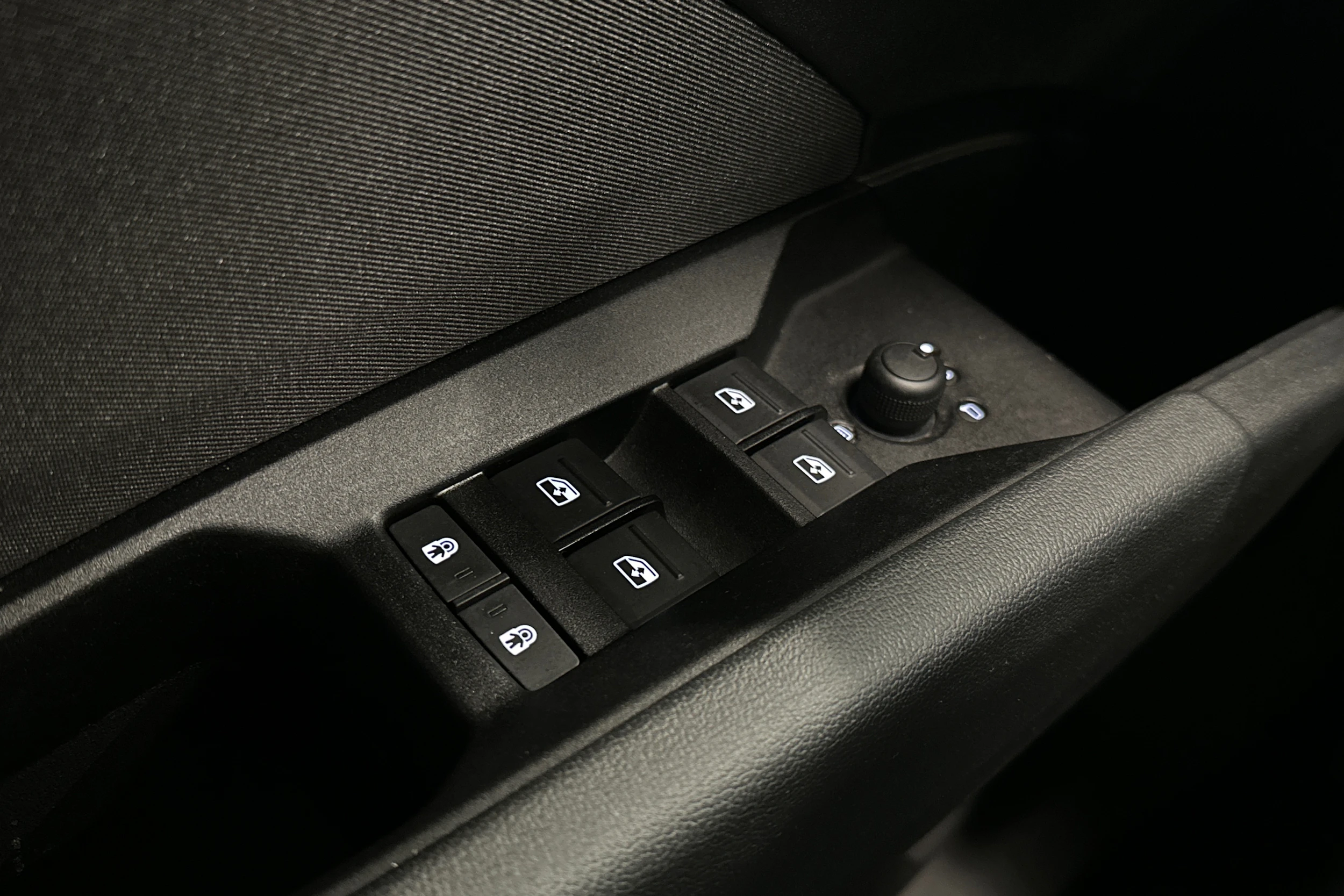 sininen Audi Q4 e-tron 2023 kuva 14.
