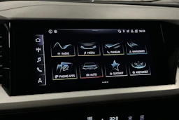 sininen Audi Q4 e-tron 2023 kuva 16.