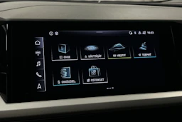 sininen Audi Q4 e-tron 2023 kuva 17.