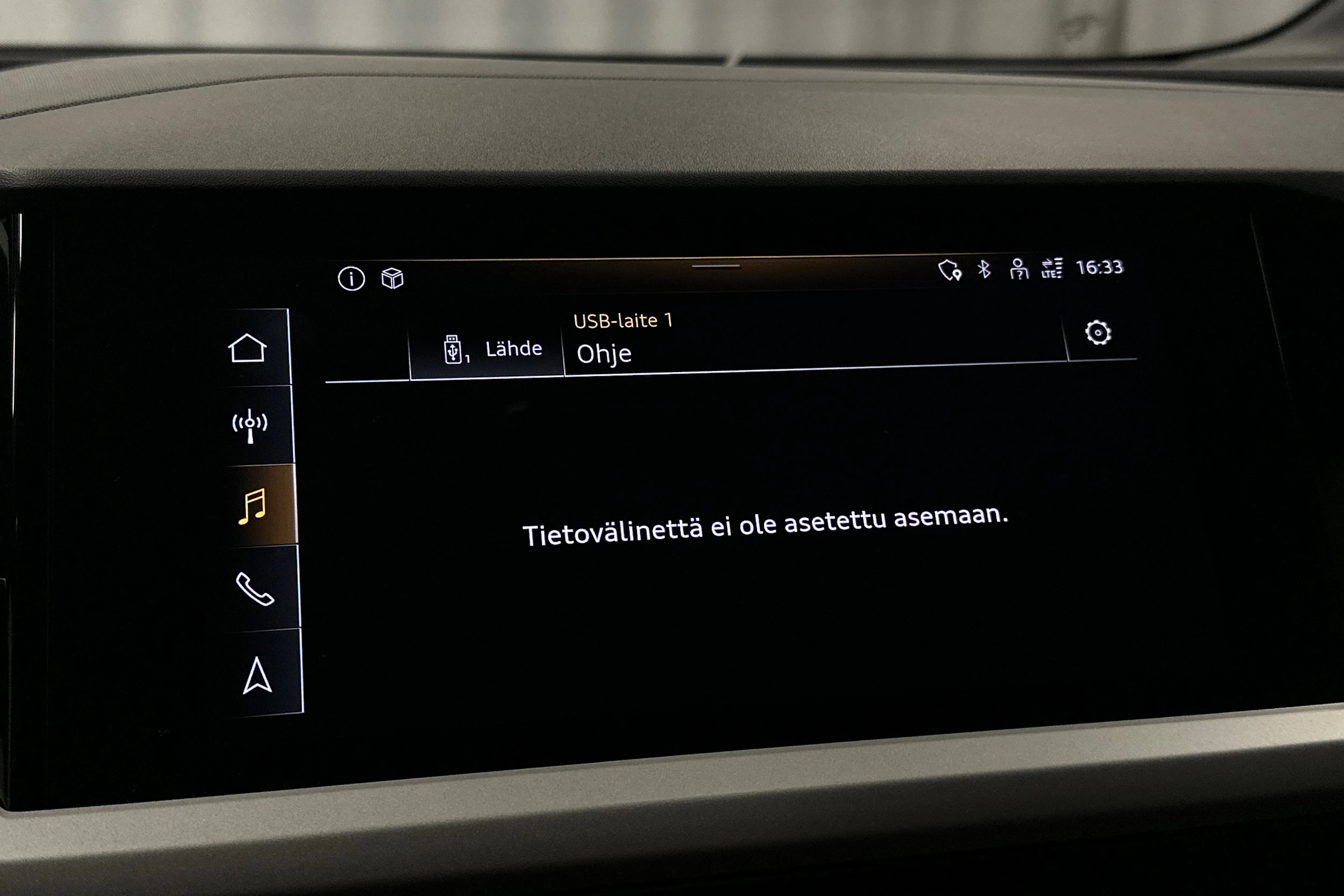 sininen Audi Q4 e-tron 2023 kuva 19.