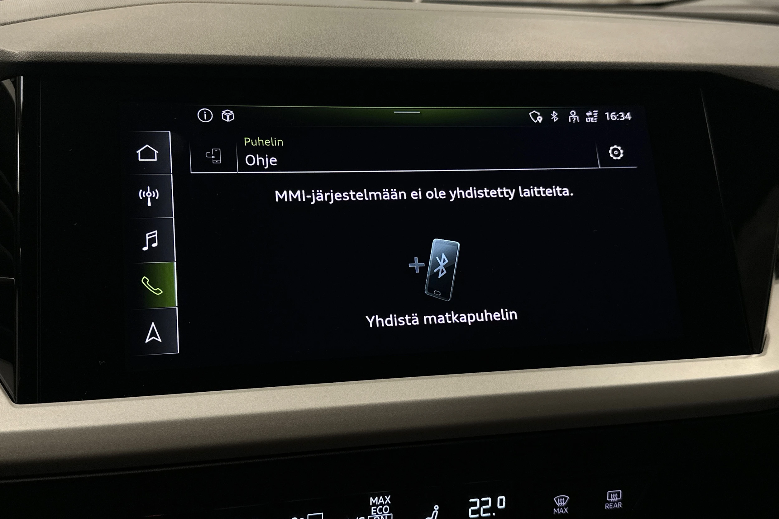 sininen Audi Q4 e-tron 2023 kuva 20.