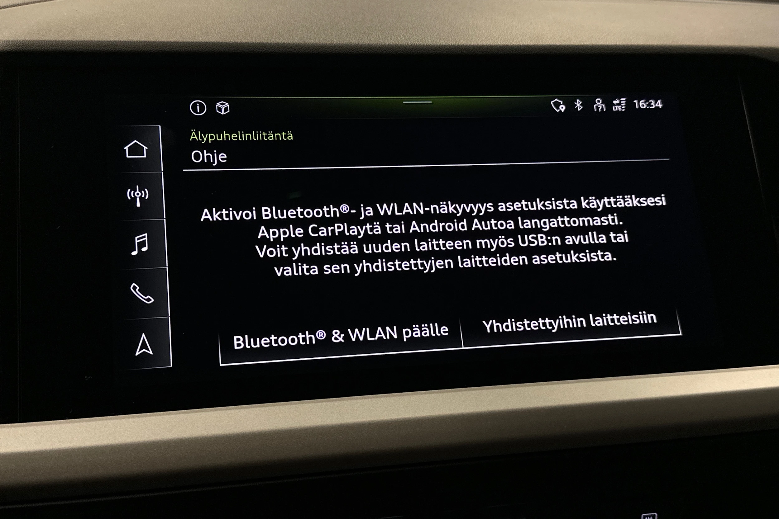 sininen Audi Q4 e-tron 2023 kuva 21.