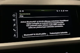 sininen Audi Q4 e-tron 2023 kuva 21.