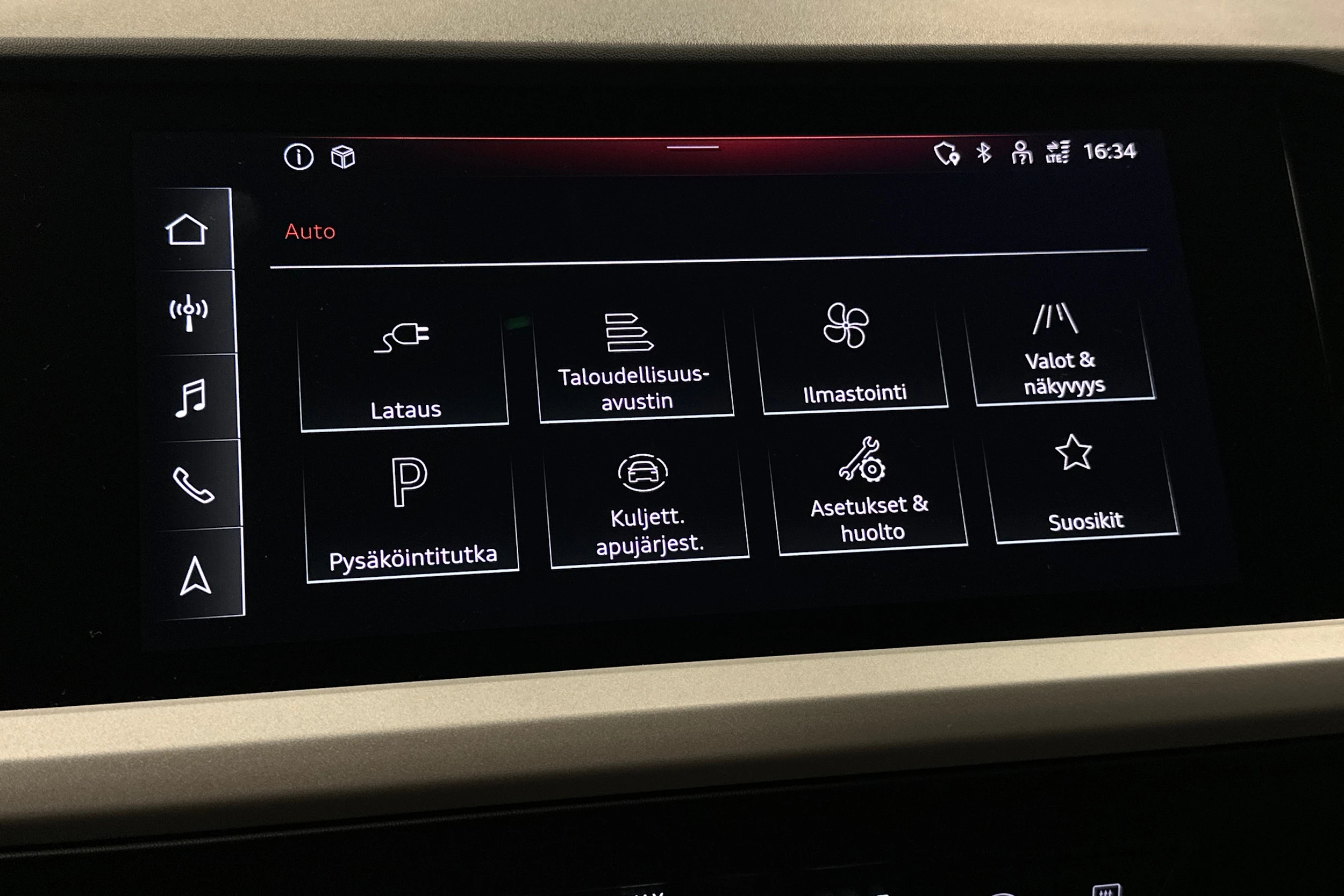 sininen Audi Q4 e-tron 2023 kuva 22.