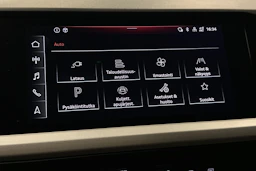 sininen Audi Q4 e-tron 2023 kuva 22.