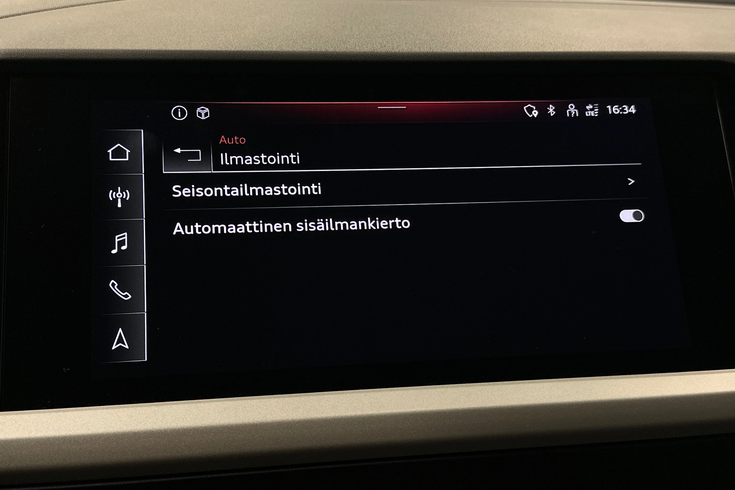 sininen Audi Q4 e-tron 2023 kuva 23.