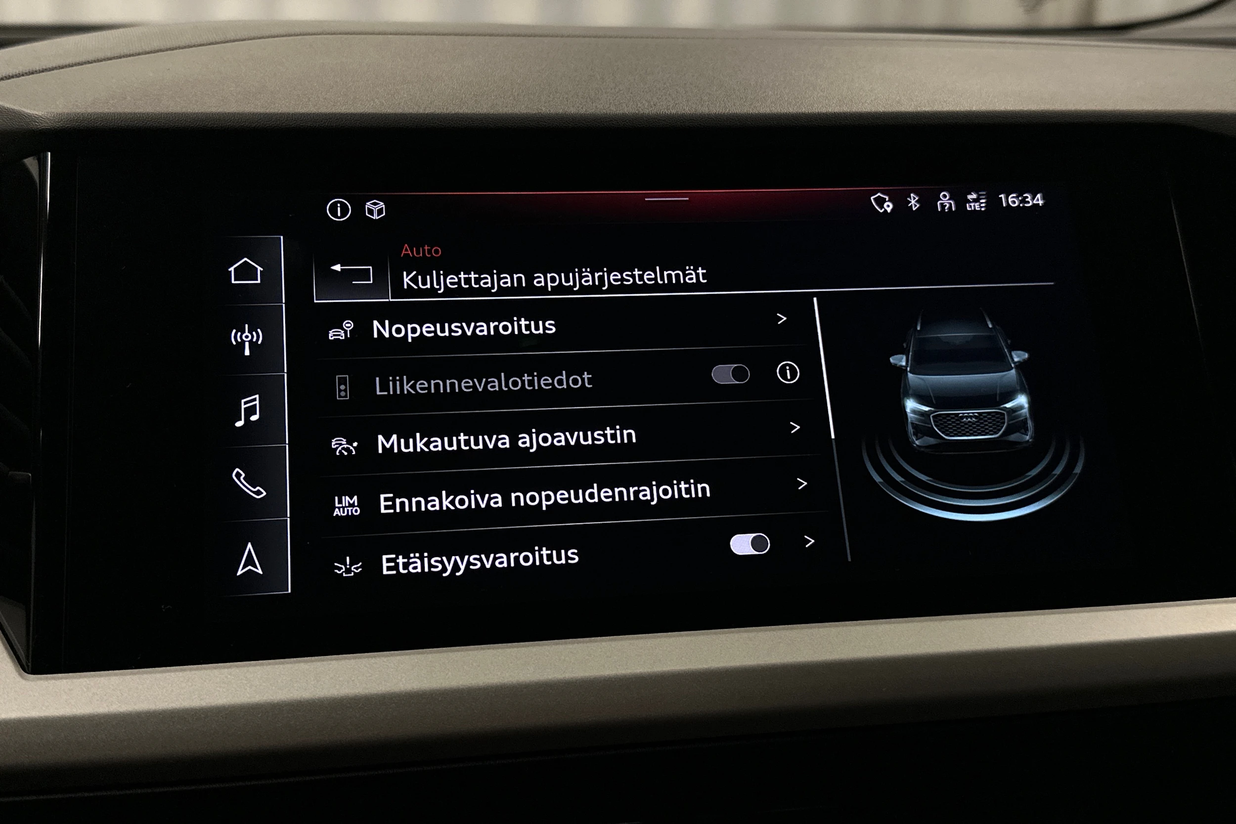 sininen Audi Q4 e-tron 2023 kuva 24.