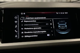 sininen Audi Q4 e-tron 2023 kuva 24.