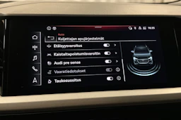 sininen Audi Q4 e-tron 2023 kuva 25.
