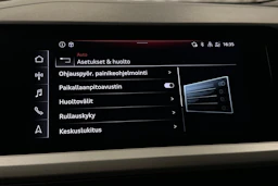 sininen Audi Q4 e-tron 2023 kuva 26.