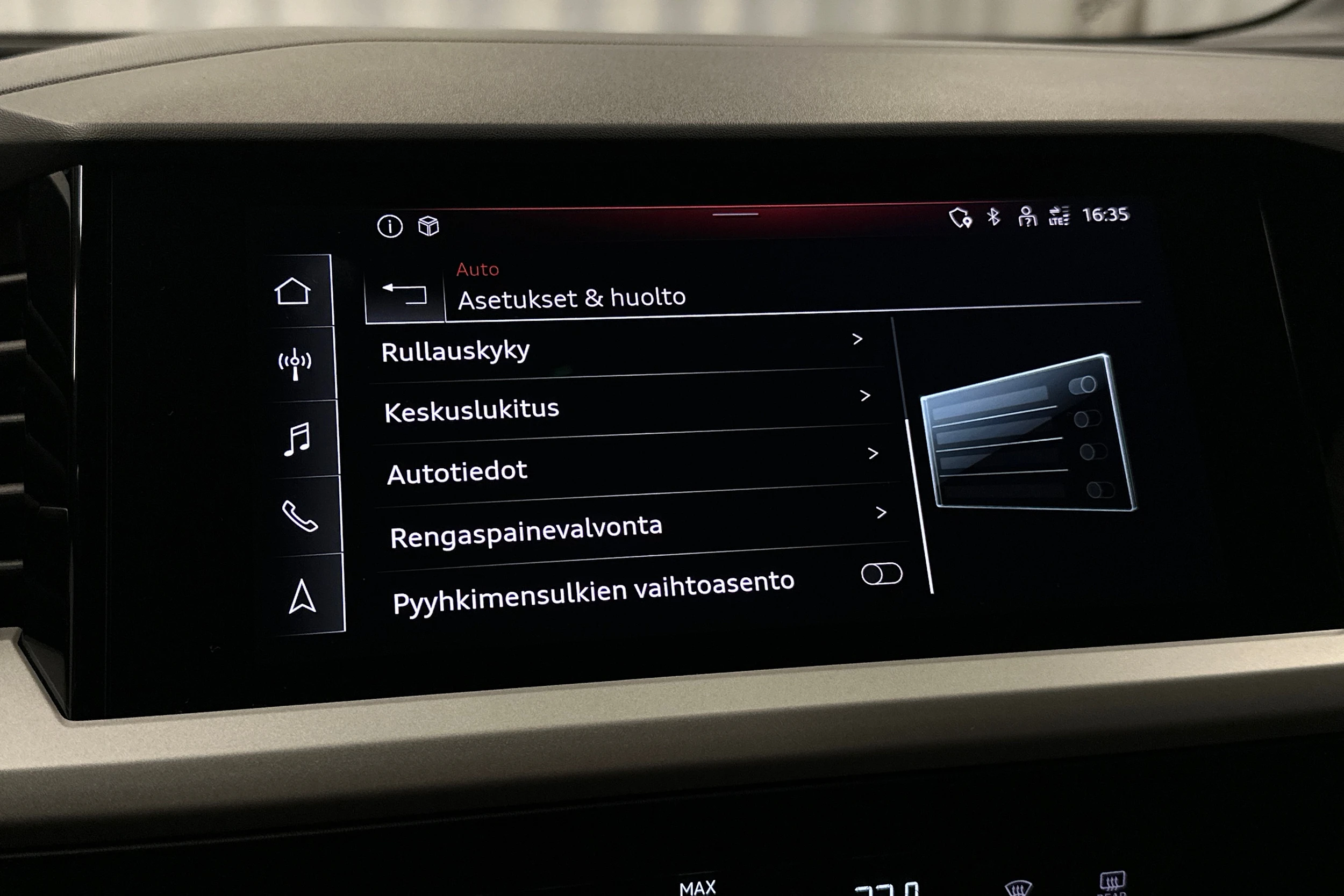 sininen Audi Q4 e-tron 2023 kuva 27.