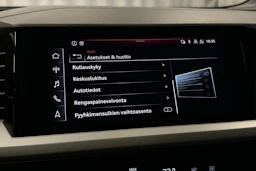 sininen Audi Q4 e-tron 2023 kuva 27.