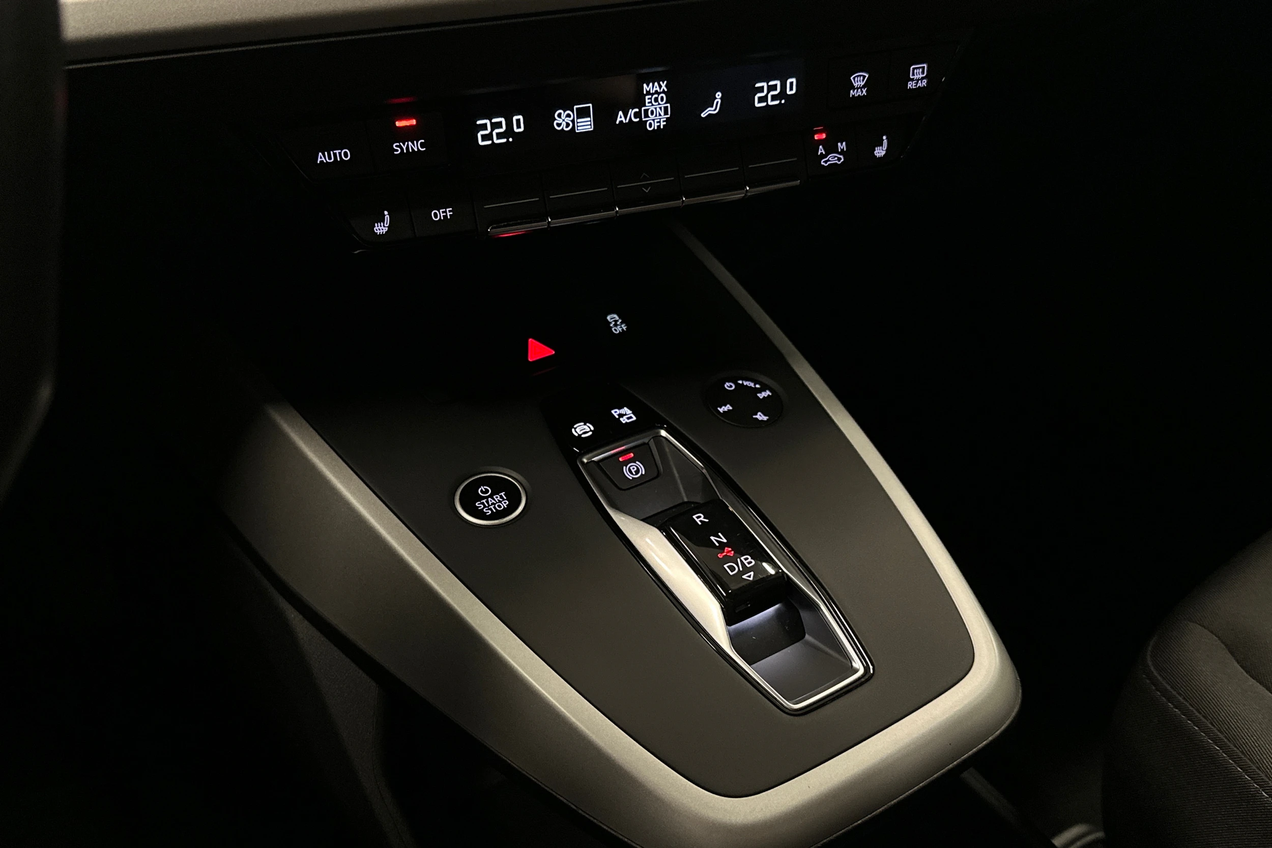 sininen Audi Q4 e-tron 2023 kuva 30.