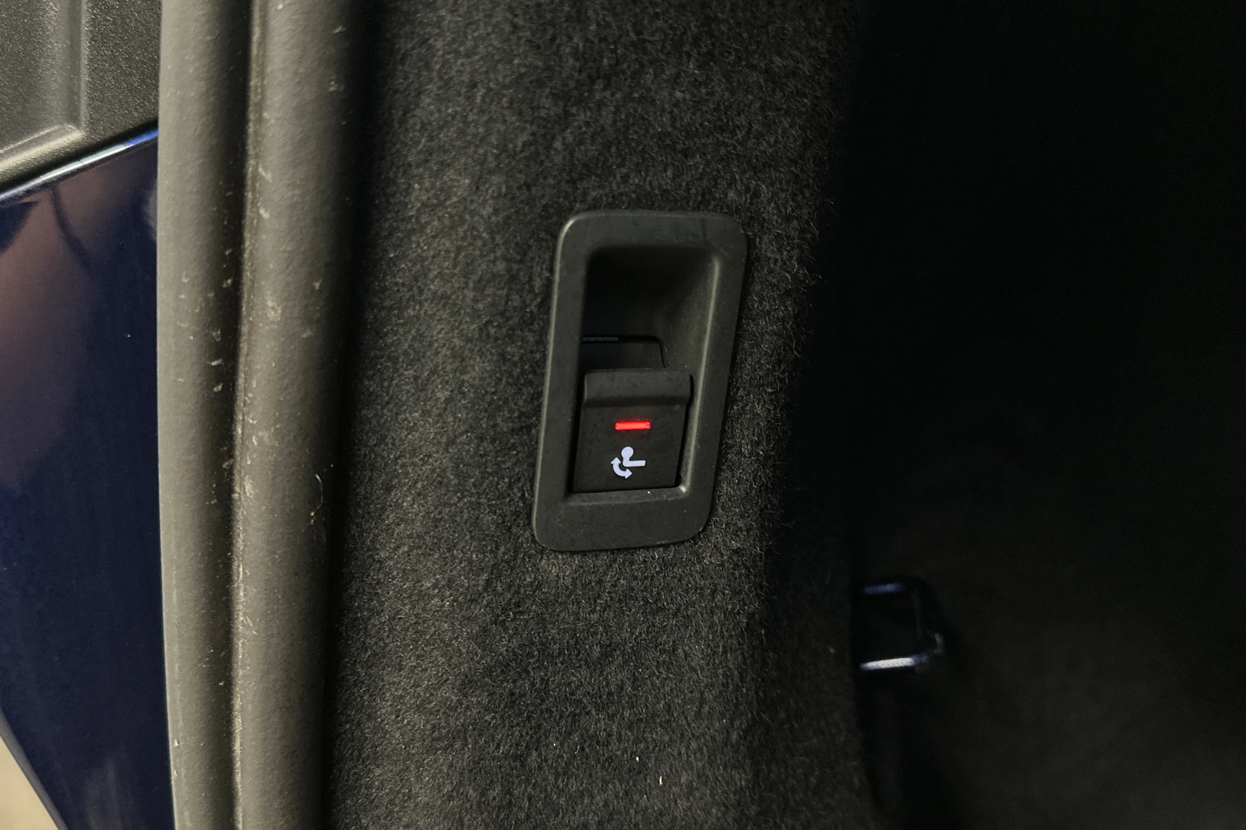 sininen Audi Q4 e-tron 2023 kuva 33.
