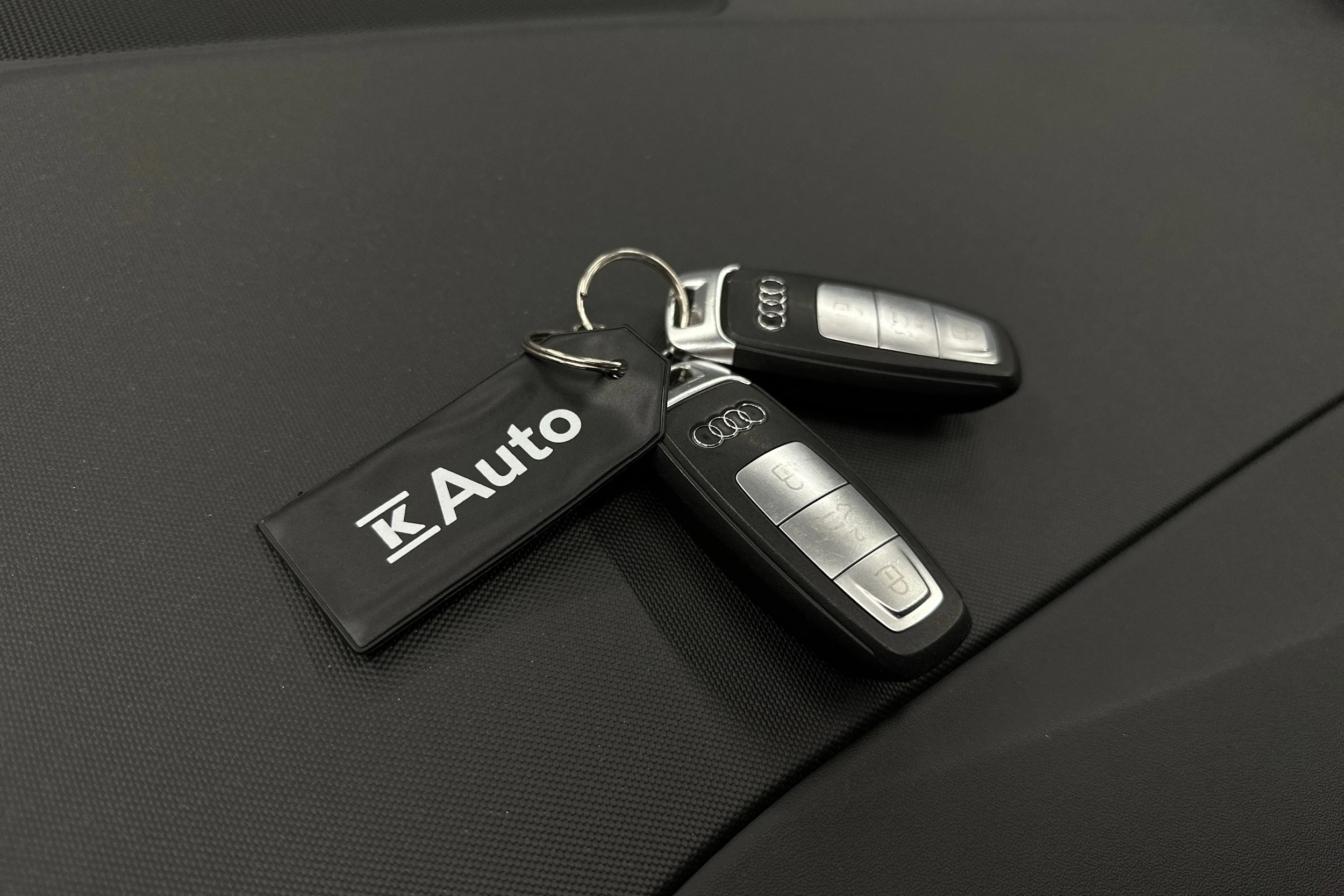sininen Audi Q4 e-tron 2023 kuva 36.