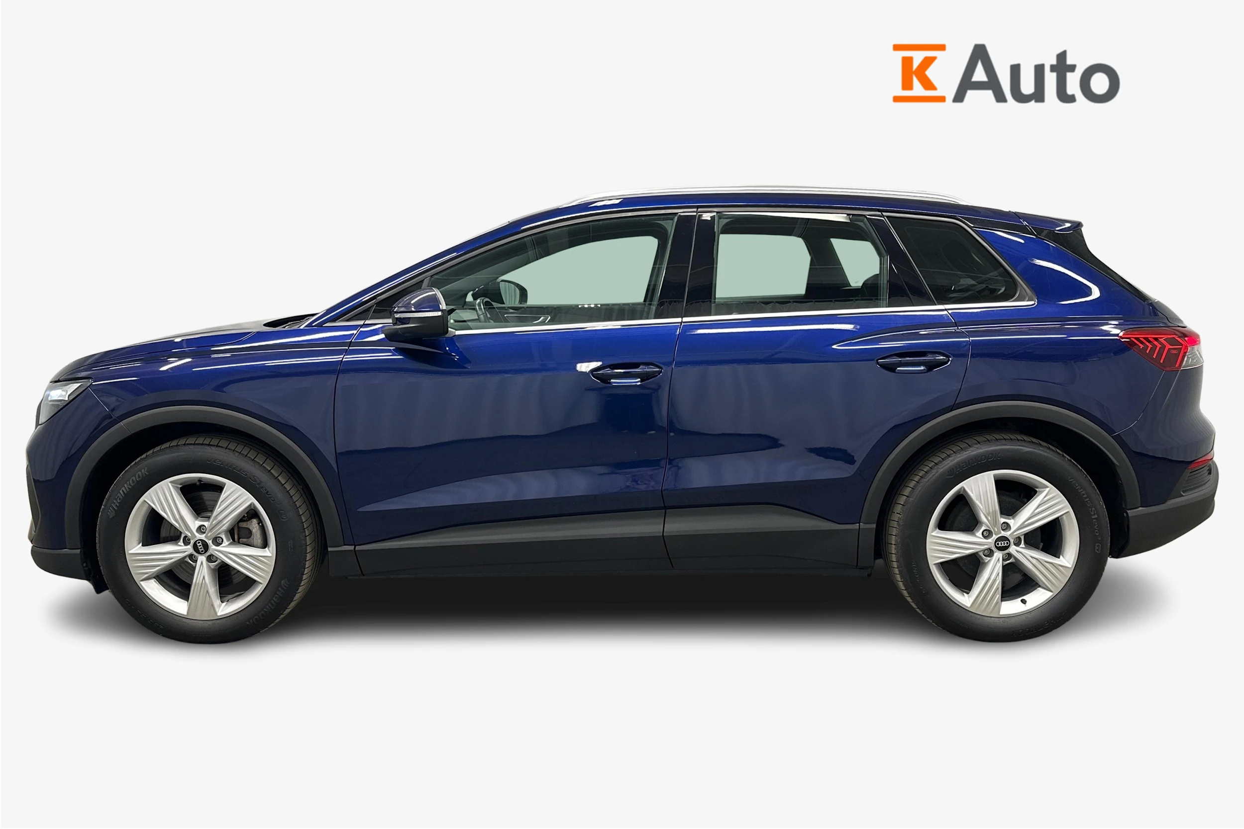 sininen Audi Q4 e-tron 2023 kuva 5.