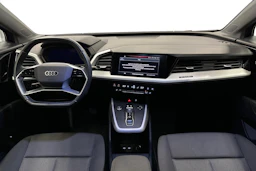 sininen Audi Q4 e-tron 2023 kuva 7.