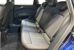 sininen Audi Q4 e-tron 2023 kuva 8.