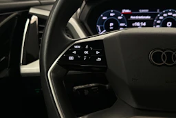 sininen Audi Q4 e-tron 2023 kuva 11.