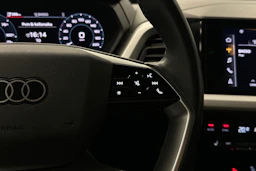 sininen Audi Q4 e-tron 2023 kuva 12.