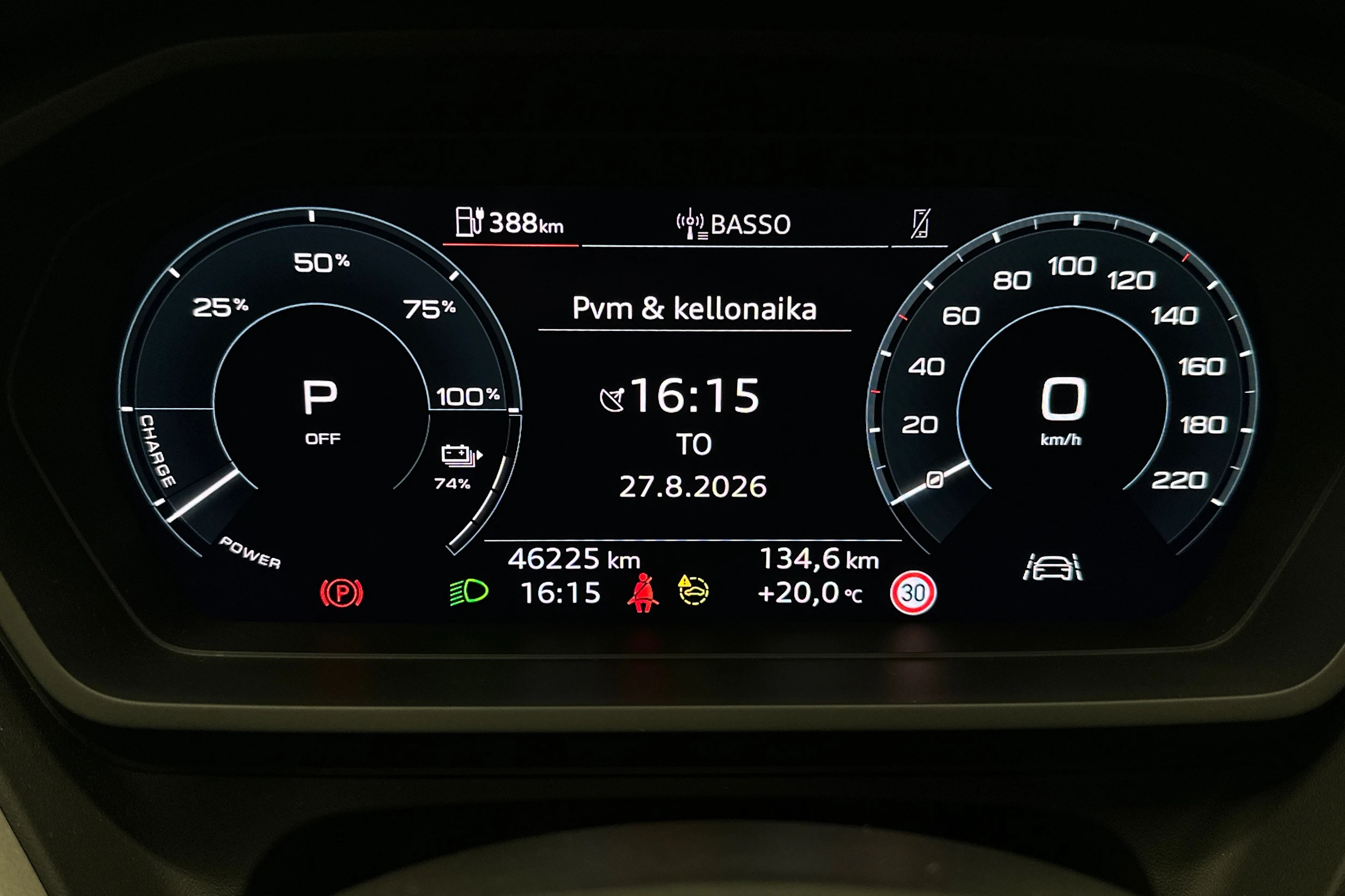 sininen Audi Q4 e-tron 2023 kuva 13.