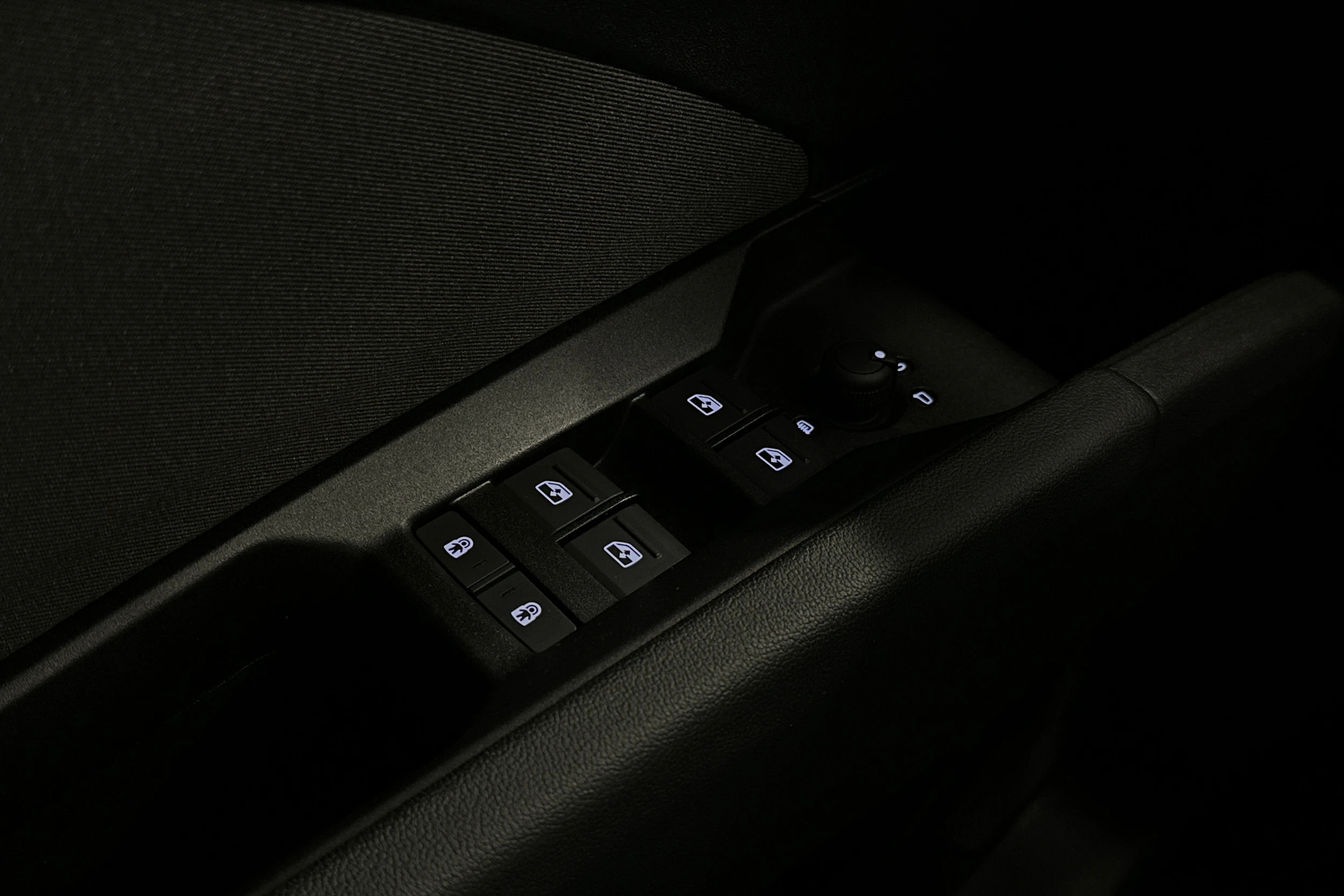 sininen Audi Q4 e-tron 2023 kuva 14.