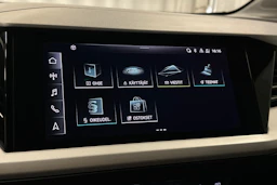 sininen Audi Q4 e-tron 2023 kuva 17.