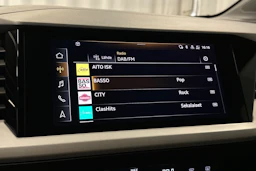 sininen Audi Q4 e-tron 2023 kuva 18.