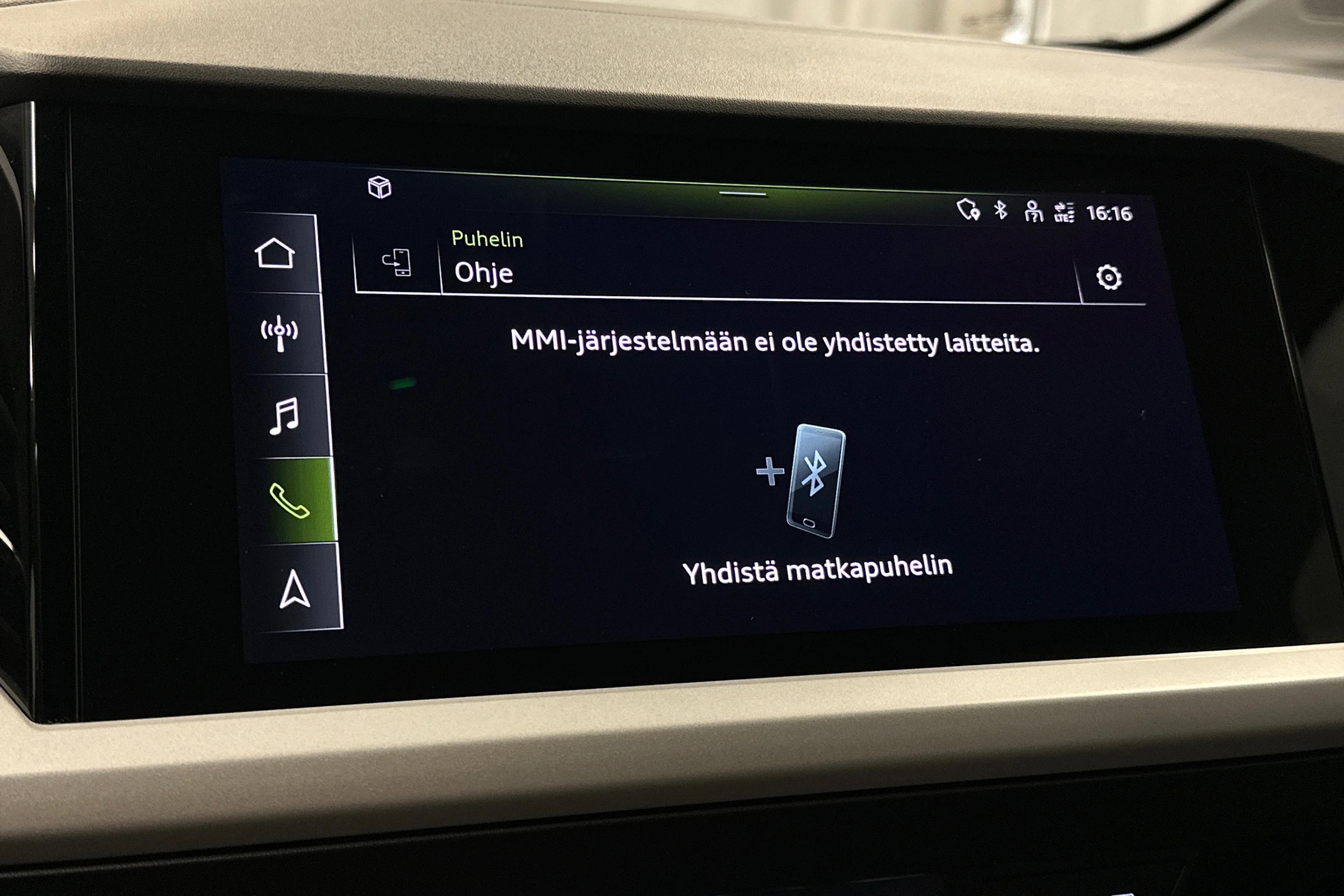 sininen Audi Q4 e-tron 2023 kuva 20.